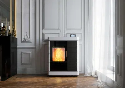 Poêle mixte Austroflamm Scotty Duo céramique bright white dans un salon classique