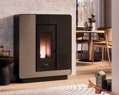 Poêle à granulés Cadel Elle Plus 9 installé dans une pièce, finition Acier Light Bronze