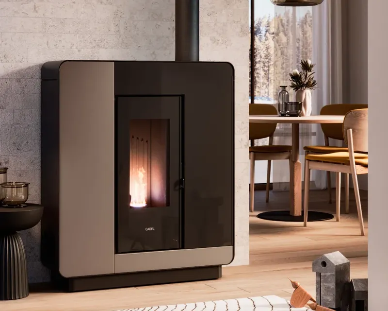 Poêle à granulés Cadel Elle Plus 9 Up-Twin installé dans une pièce, finition Acier Light Bronze