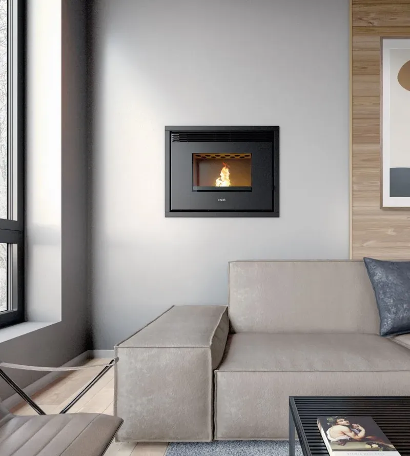 Insert hydro à granulés Cadel Saturno 16 installé dans une pièce