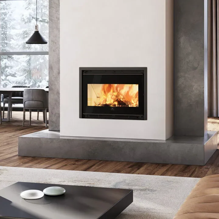Insert à bois Edilkamin Firebox 65 Evo2, installé dans un salon